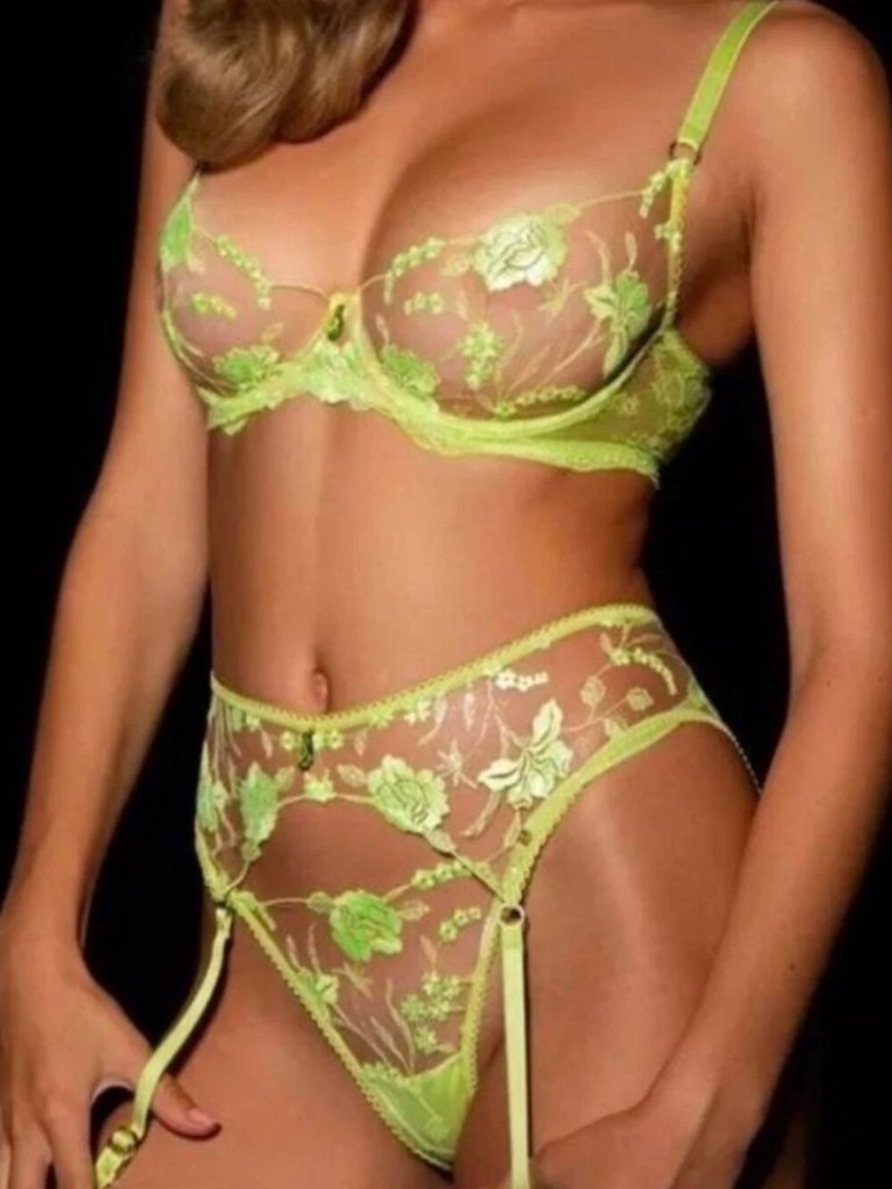 Share Honey Birdette Whitney Apple Set: Bra (34G) & Thong (M)